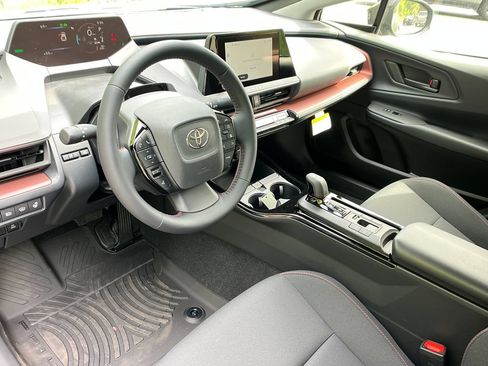 New 2026 Toyota Prius Plug-In Hybrid FWD image 10