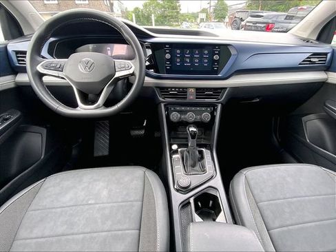 Used 2024 Volkswagen Taos SE w/ Panoramic Sunroof Package AWD/4WD image 12