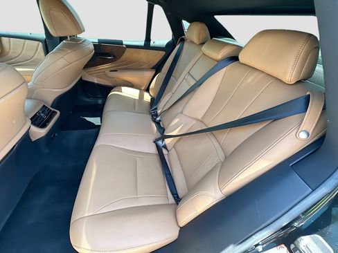 Used 2023 Lexus LS 500 RWD image 14