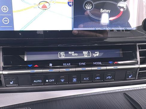 Used 2023 Toyota Sienna XSE image 28