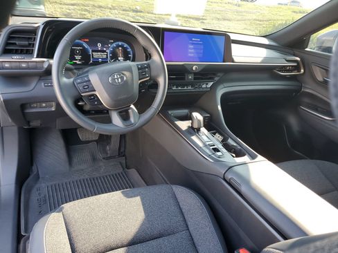 Certified 2023 Toyota Crown AWD/4WD image 10
