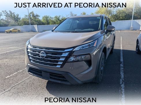 Used 2024 Nissan Rogue SV image 1