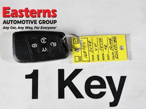 Used 2024 Volkswagen Jetta SE FWD image 6