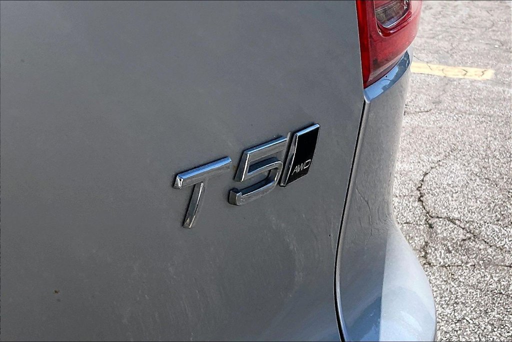 Used 2019 Volvo XC40 T5 Momentum AWD/4WD image 9