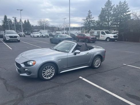 Used 2017 FIAT 124 Spider Classica image 21