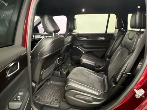 Used 2022 Jeep Grand Cherokee L Laredo RWD image 12