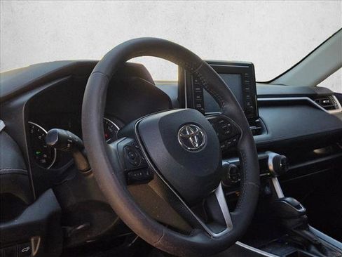 Used 2021 Toyota RAV4 XLE Premium image 10