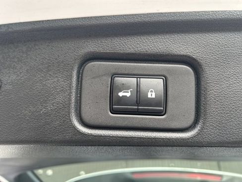 Certified 2025 Nissan Pathfinder SL AWD/4WD image 30