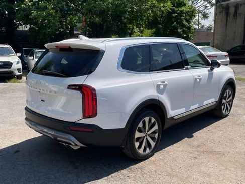 Used 2022 Kia Telluride EX w/ EX Premium Package FWD image 5