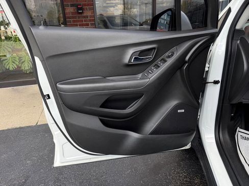 Used 2016 Chevrolet Trax LT w/ LT Sun and Sound Package image 19