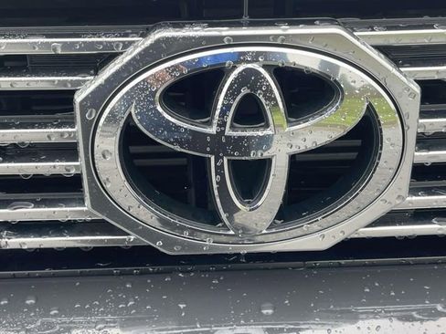 Used 2025 Toyota 4Runner Limited AWD/4WD image 4