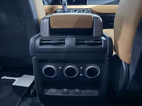 Used 2024 Land Rover Defender 90 V8 image 36