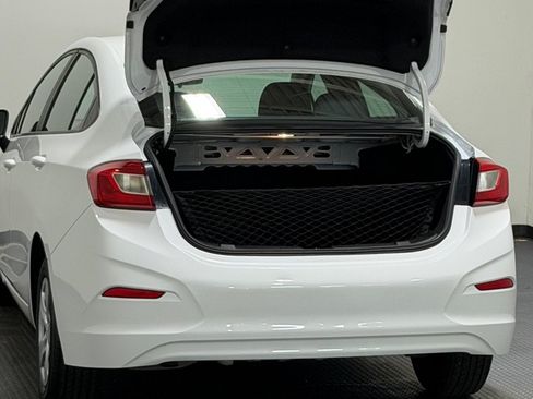 Used 2018 Chevrolet Cruze LS FWD image 12