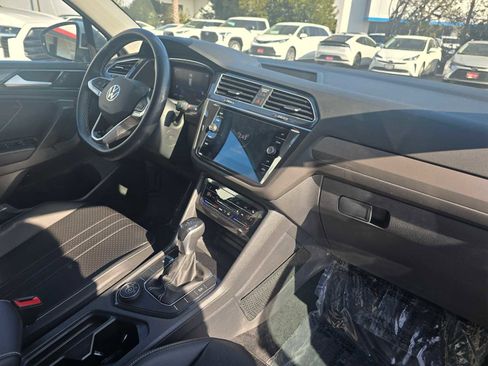 Used 2022 Volkswagen Tiguan SE image 12
