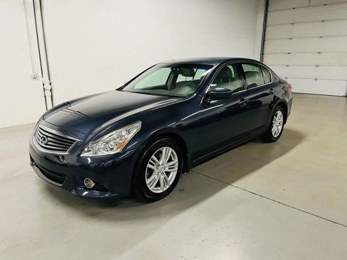 Used 2011 INFINITI G25 x w/ Moonroof Pkg image 2
