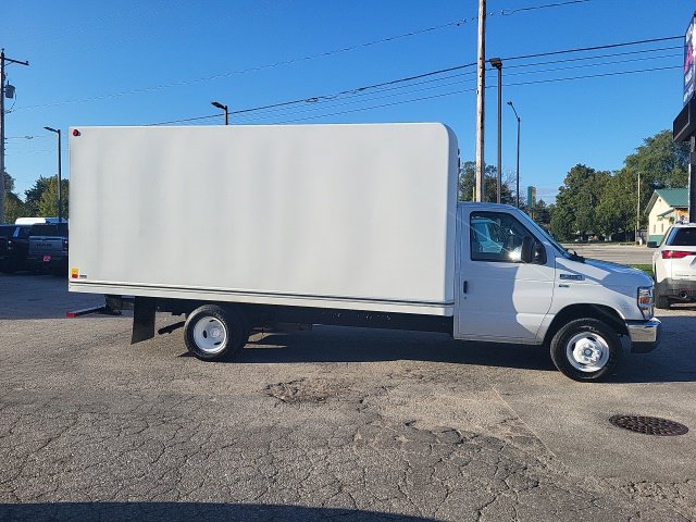 Used 2018 Ford E-350 and Econoline 350 Super Duty w/ Power Windows & Locks Group RWD image 18