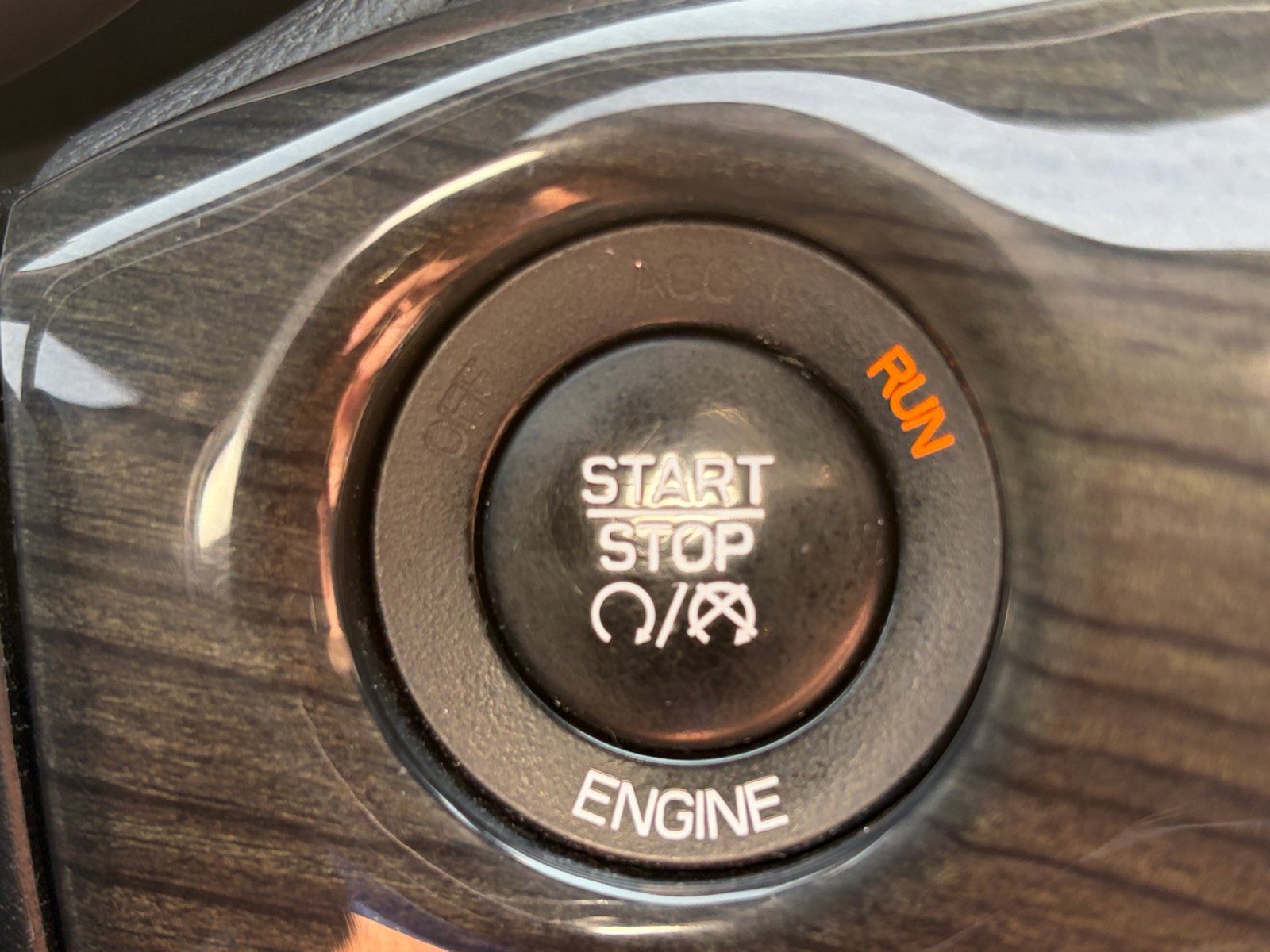 Used 2014 Jeep Grand Cherokee Overland AWD/4WD image 19