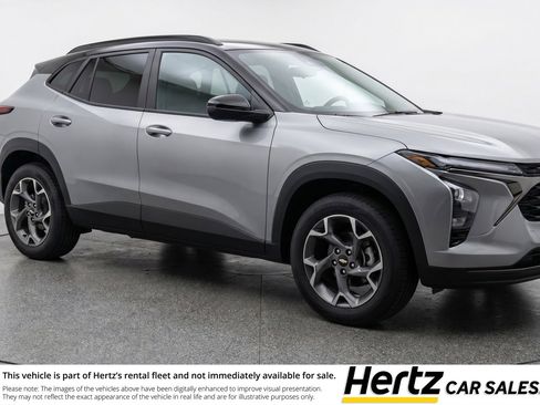 Used 2025 Chevrolet Trax LT FWD image 1