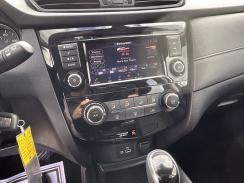 Certified 2020 Nissan Rogue S image 41