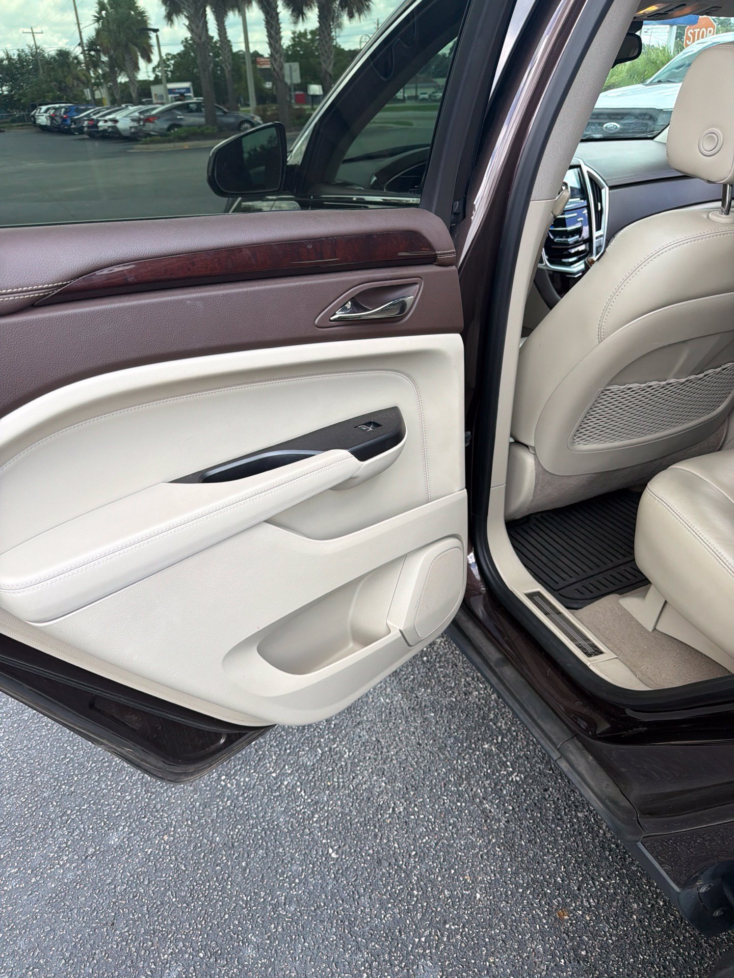 Used 2015 Cadillac SRX Performance w/ Driver Awareness Package FWD image 9