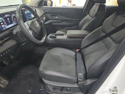 Used 2024 Nissan Ariya AWD image 9