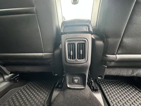 Used 2018 Jeep Compass Latitude w/ Cold Weather Group image 20