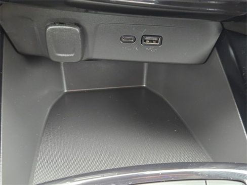 Used 2025 Chevrolet Trax RS image 25