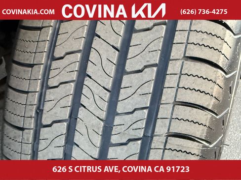 Used 2019 Toyota Highlander LE image 29