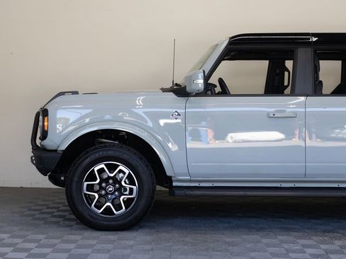 Used 2024 Ford Bronco Outer Banks AWD/4WD image 9