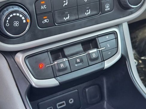 Used 2024 GMC Terrain SLE image 12