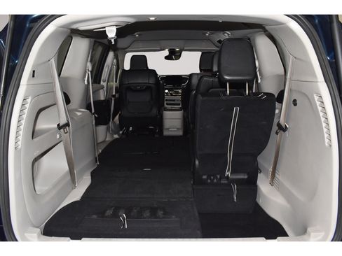 Certified 2024 Chrysler Pacifica Touring-L FWD image 17