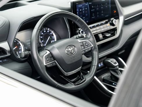 Used 2022 Toyota Highlander Platinum image 9