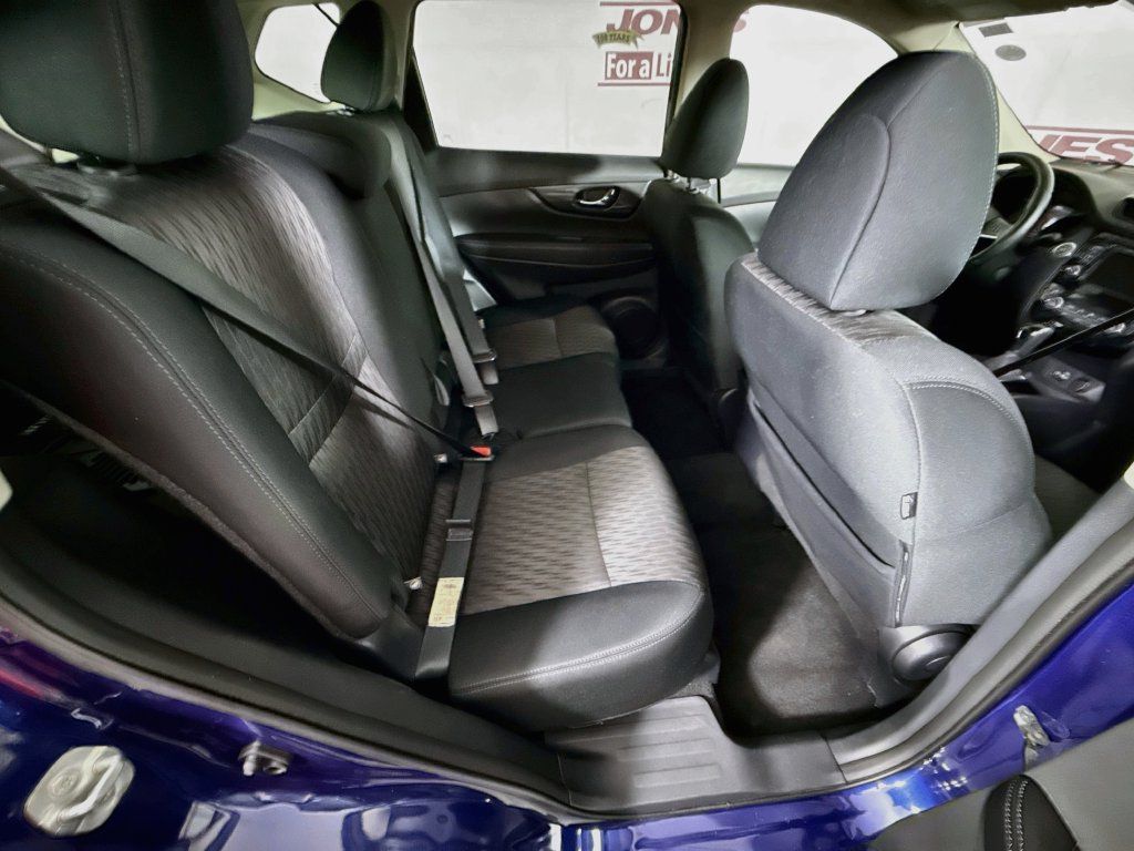 Used 2018 Nissan Rogue SV AWD/4WD image 29