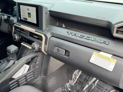 Used 2025 Toyota Tacoma SR image 25