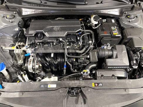 Certified 2025 Hyundai Elantra Sport FWD image 9
