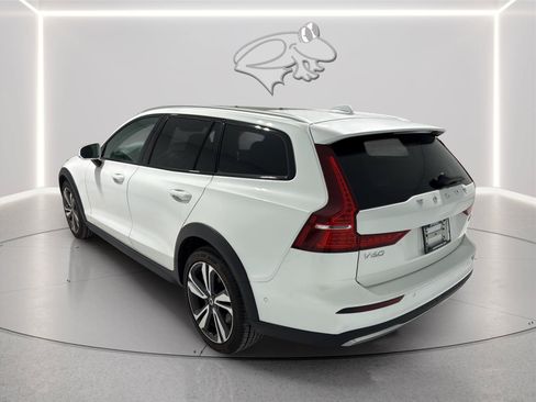 Used 2025 Volvo V60 B5 Cross Country Plus AWD/4WD image 3