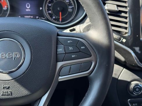 Used 2019 Jeep Cherokee Limited image 24