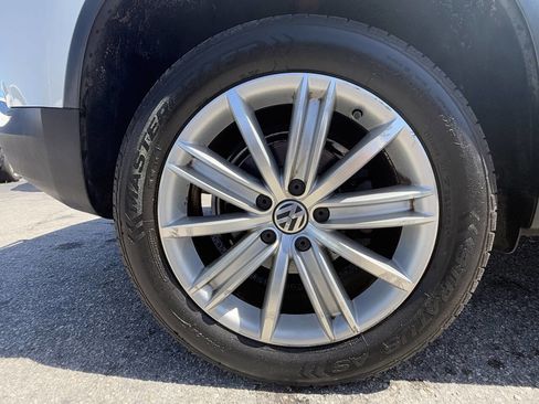 Used 2015 Volkswagen Tiguan SEL FWD image 23
