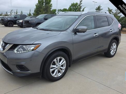 Used 2015 Nissan Rogue SV w/ SV Premium Package FWD image 1