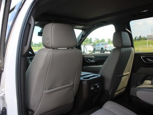 Used 2022 GMC Yukon XL SLT w/ SLT Premium Package RWD image 30