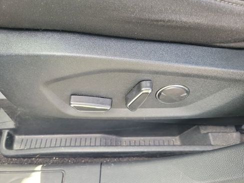 Used 2018 Ford Edge SEL image 19