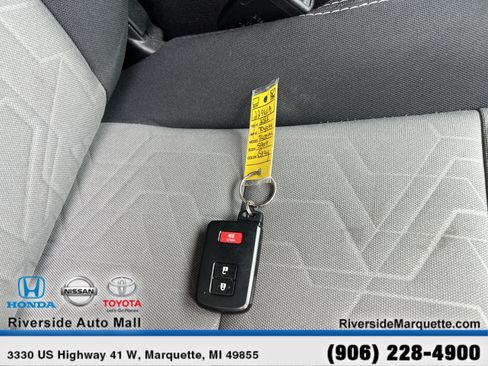 Used 2022 Toyota Tacoma TRD Sport AWD/4WD image 27