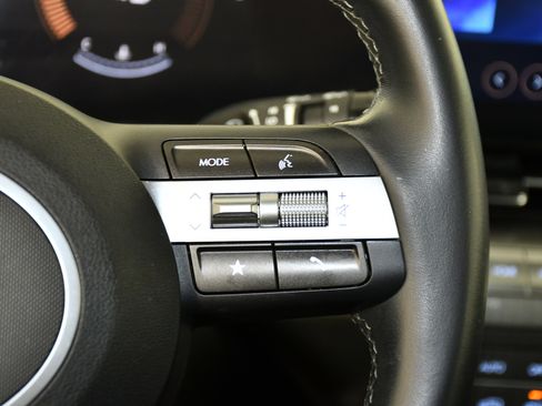 Used 2025 Hyundai Kona SEL image 21