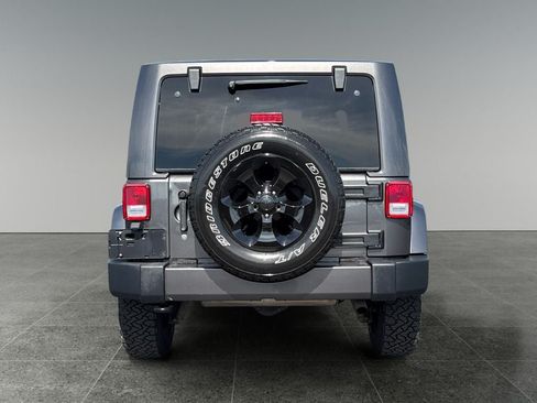 Used 2018 Jeep Wrangler Sahara w/ Connectivity Group AWD/4WD image 8