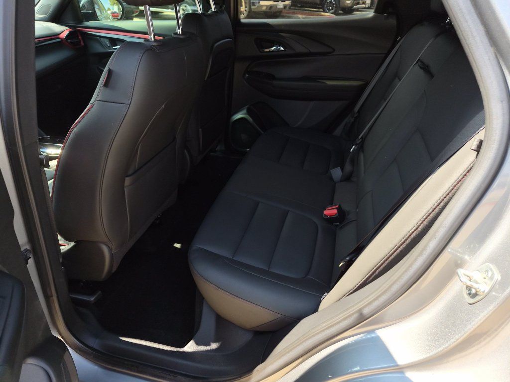 Used 2024 Chevrolet TrailBlazer RS w/ Driver Confidence Package FWD image 9