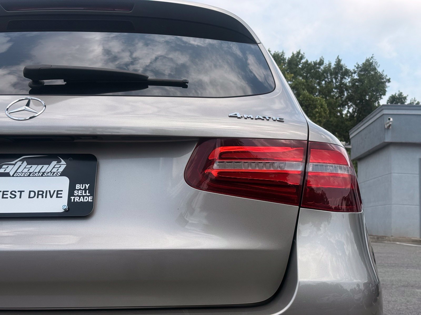 Used 2019 Mercedes-Benz GLC 300 4MATIC w/ Premium Package image 10