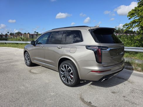 Used 2023 Cadillac XT6 Sport w/ Technology Package AWD/4WD image 2