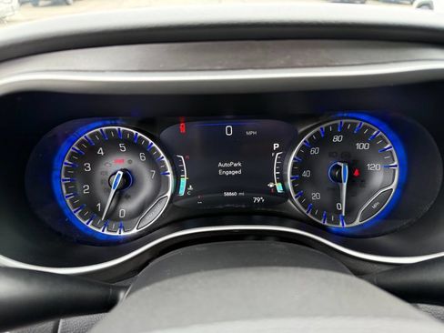 Used 2024 Chrysler Pacifica Touring-L FWD image 25