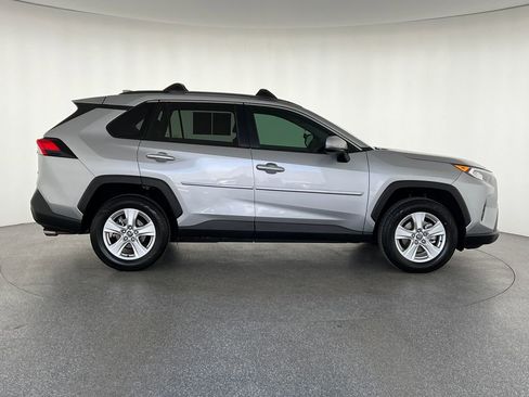 Used 2020 Toyota RAV4 XLE w/ Convenience Package image 7