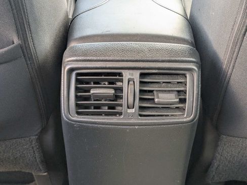 Used 2019 Nissan Rogue SV AWD/4WD image 16